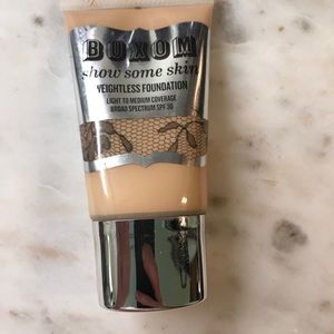 Buxom show some skin foundation in Dim The Light